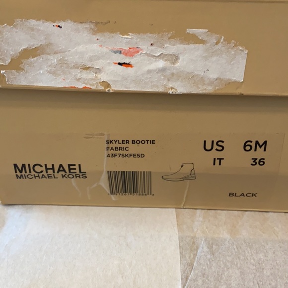 Michael Kors Skyler Bootie - Picture 12 of 14